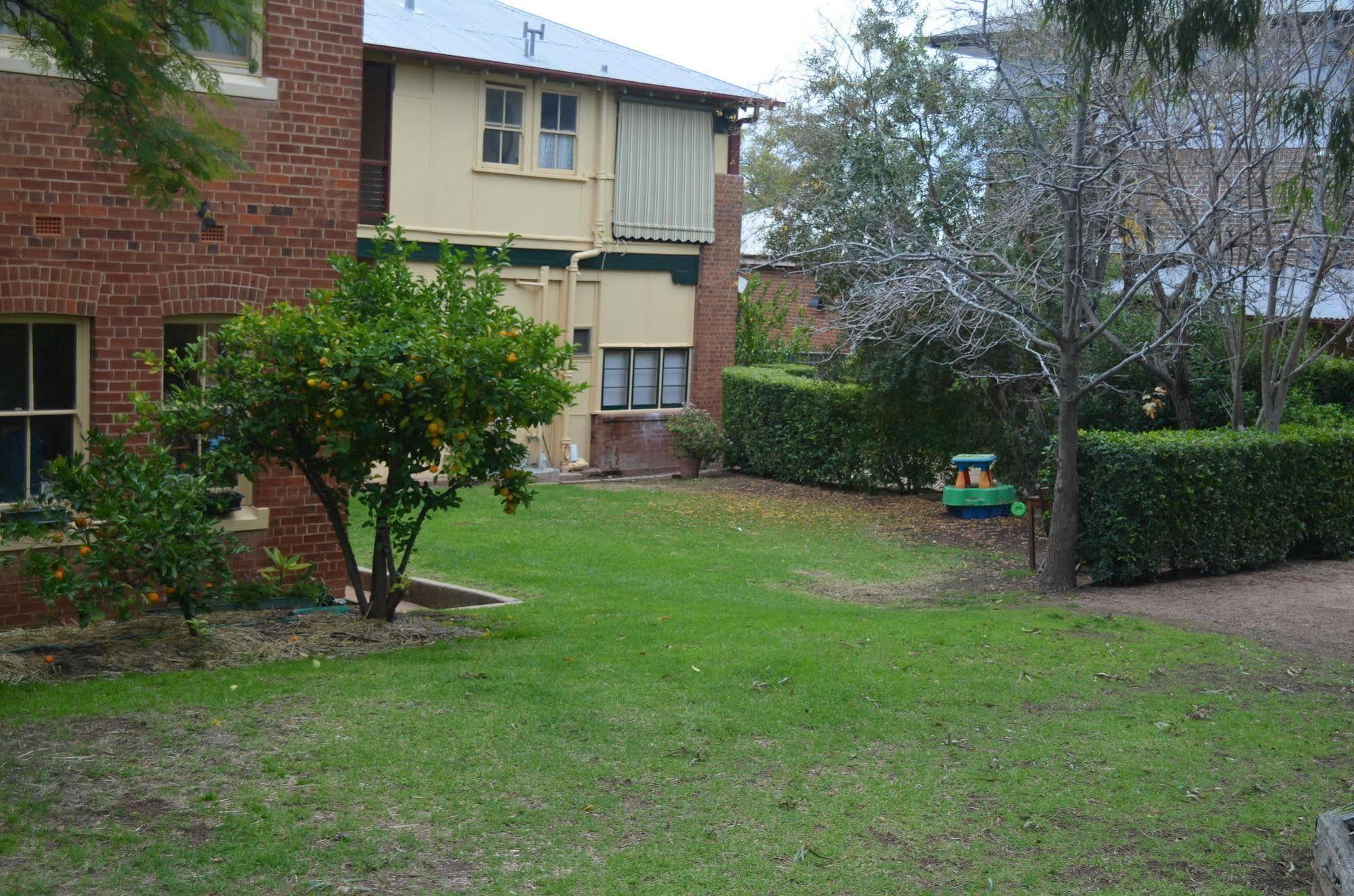 Old Parkes Convent住宿加早餐旅馆 外观 照片